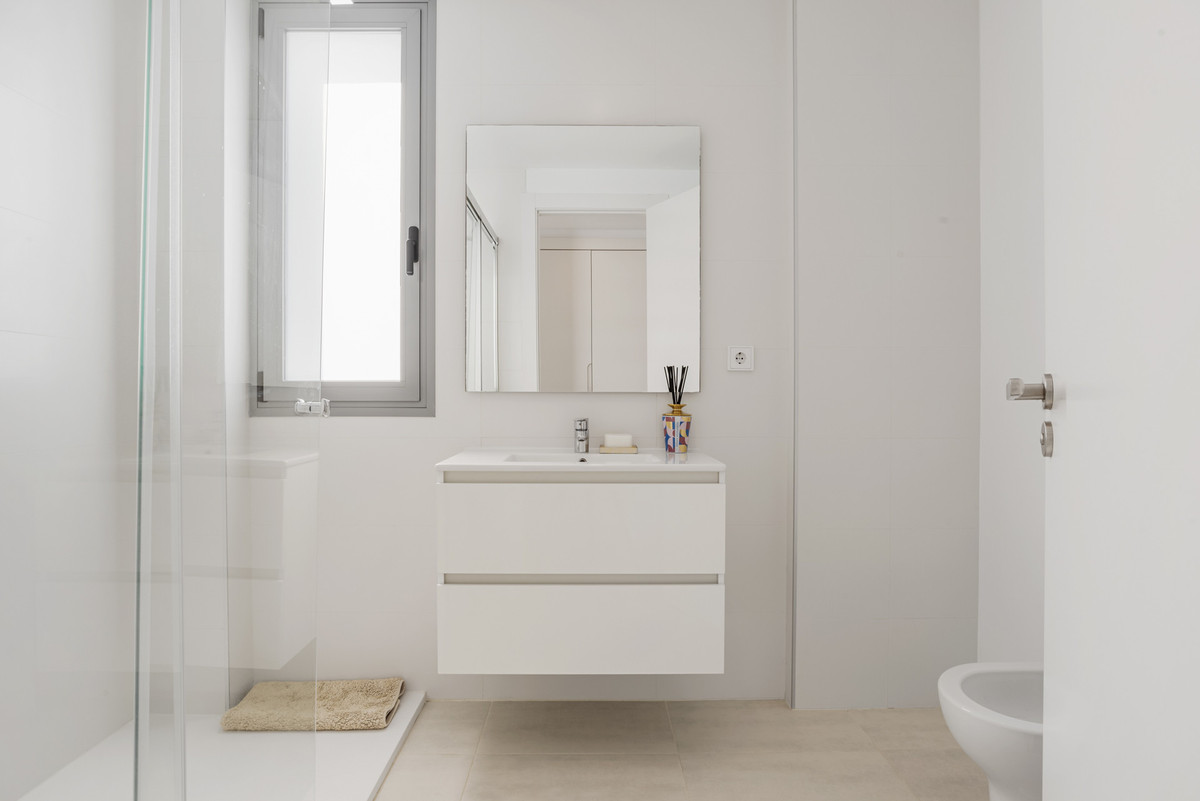 2 Bed Apartment for sale in Selwo Costa Del Sol, Málaga, Spain