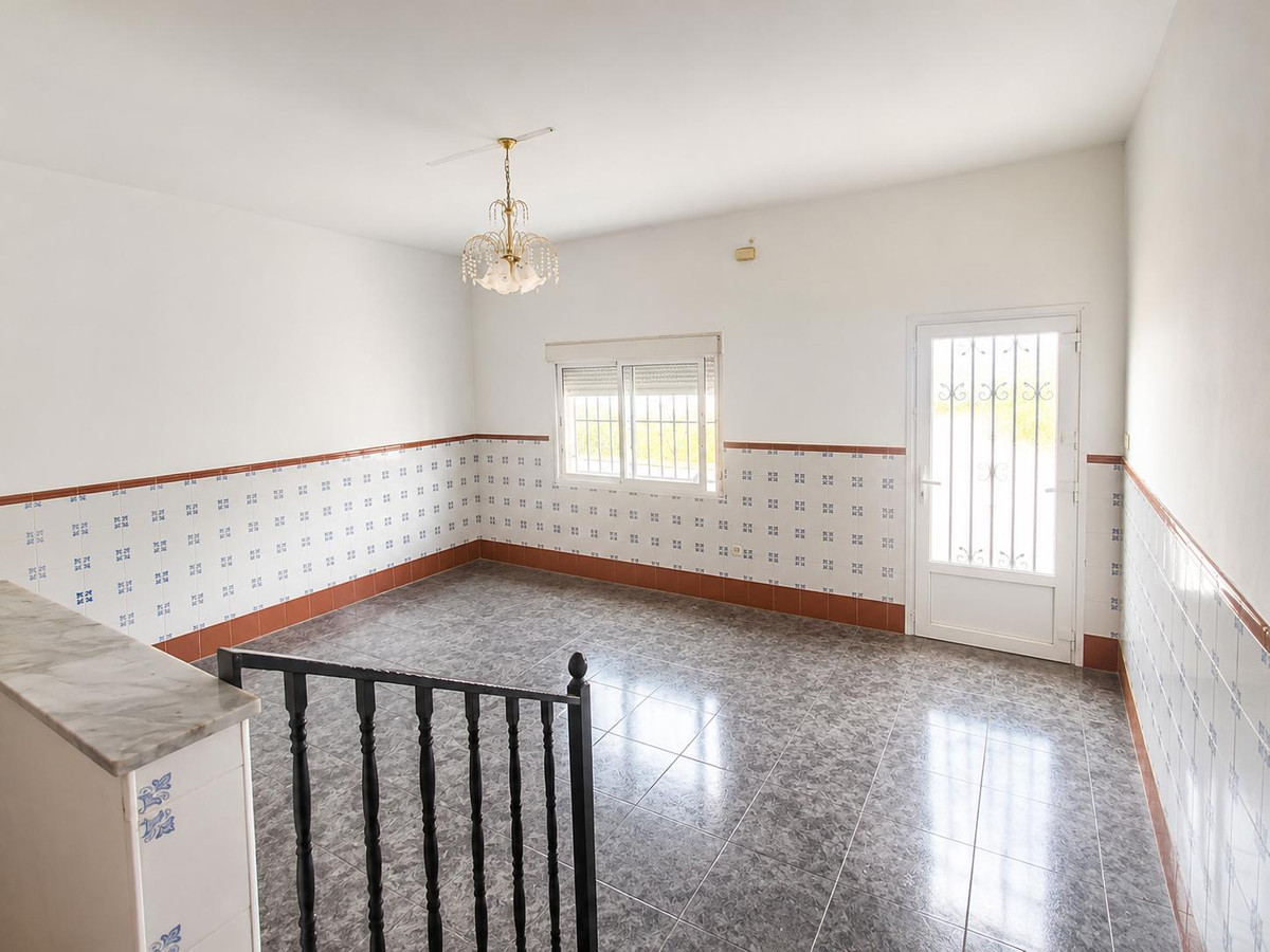 4 Bed Townhouse for sale in Pinoso Costa Blanca, Alicante, Spain