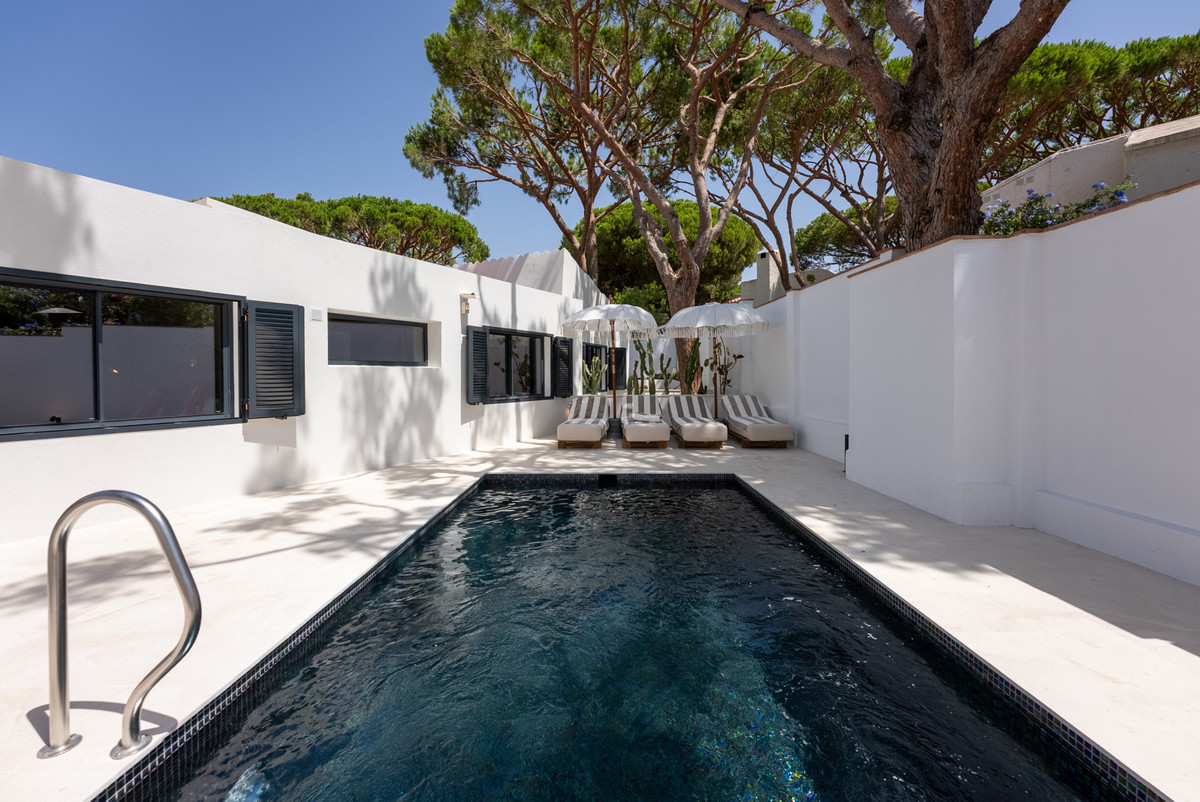 4 Bed Townhouse for sale in Calahonda Costa Del Sol, Málaga, Spain