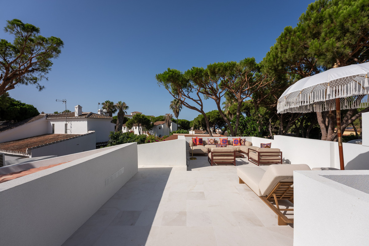 4 Bed Townhouse for sale in Calahonda Costa Del Sol, Málaga, Spain