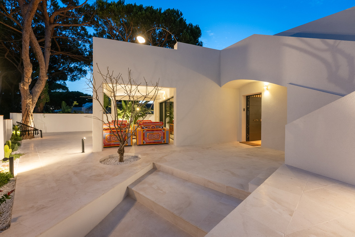 4 Bed Townhouse for sale in Calahonda Costa Del Sol, Málaga, Spain