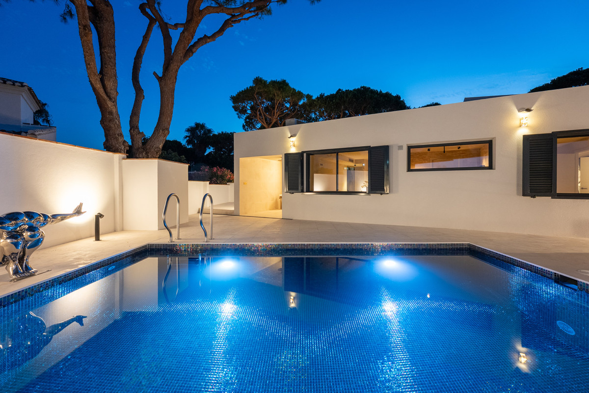 4 Bed Townhouse for sale in Calahonda Costa Del Sol, Málaga, Spain
