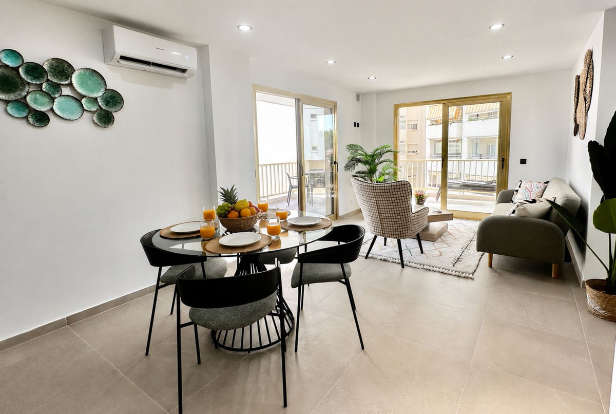 2 Bed Apartment for sale in Fuengirola Costa Del Sol, Málaga, Spain
