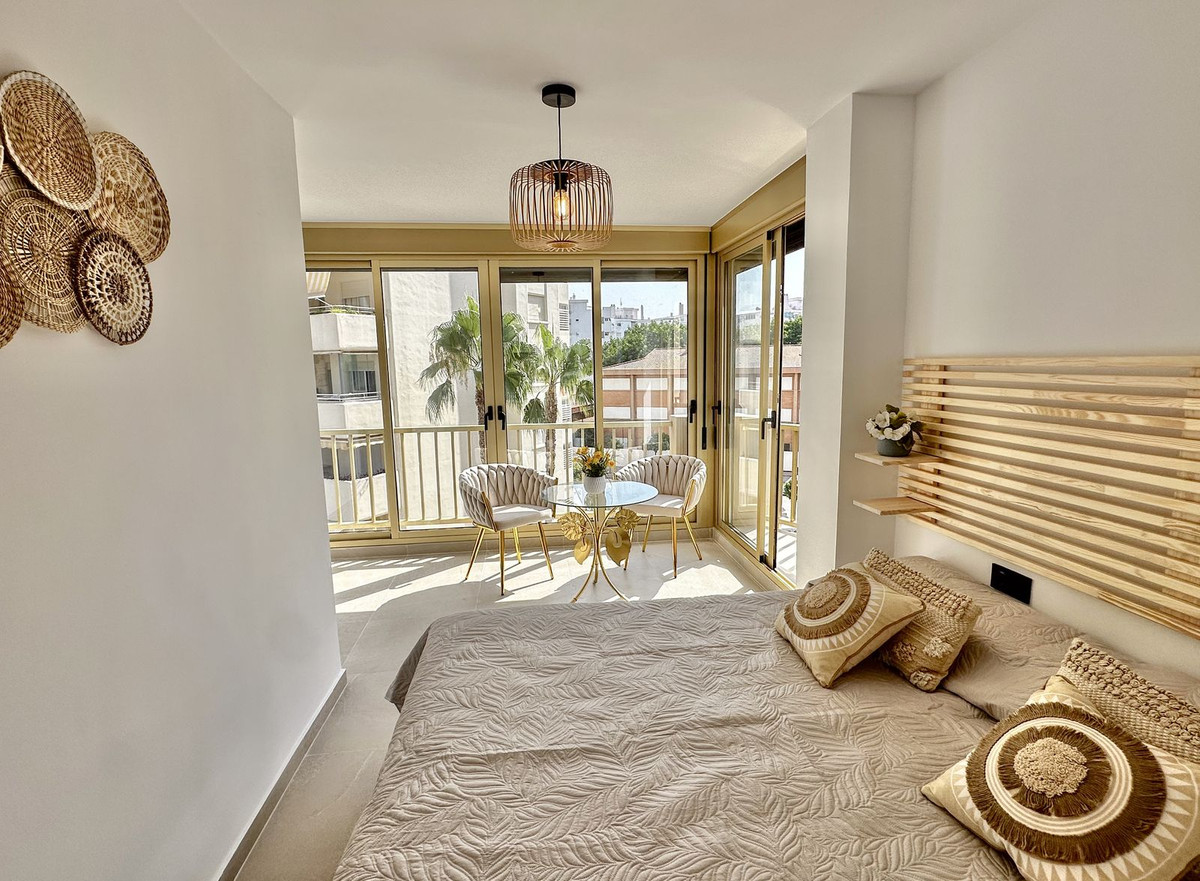 2 Bed Apartment for sale in Fuengirola Costa Del Sol, Málaga, Spain