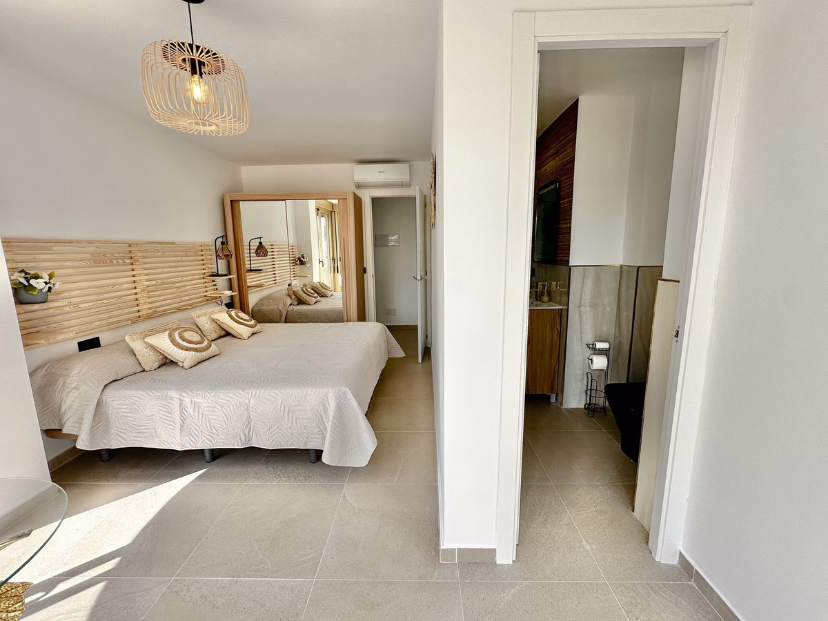2 Bed Apartment for sale in Fuengirola Costa Del Sol, Málaga, Spain