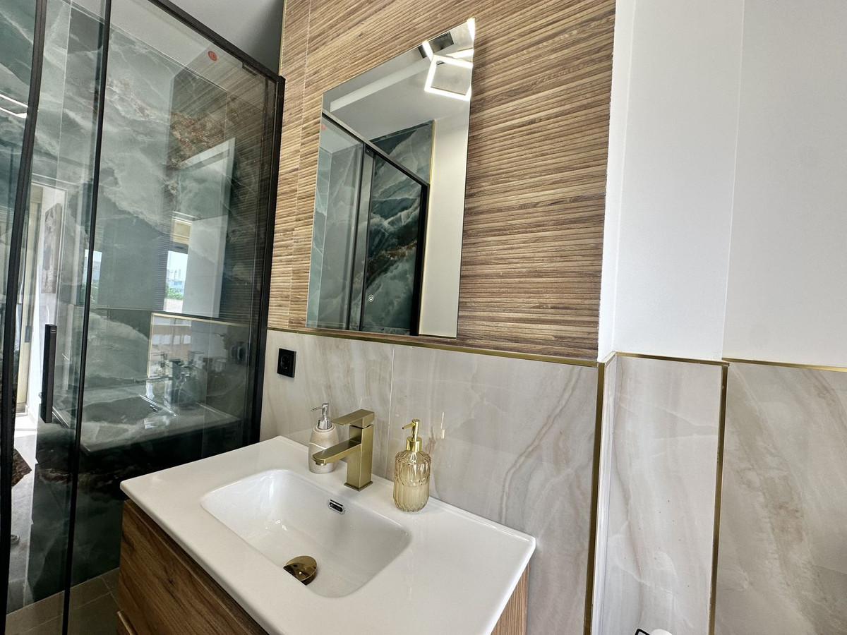 2 Bed Apartment for sale in Fuengirola Costa Del Sol, Málaga, Spain