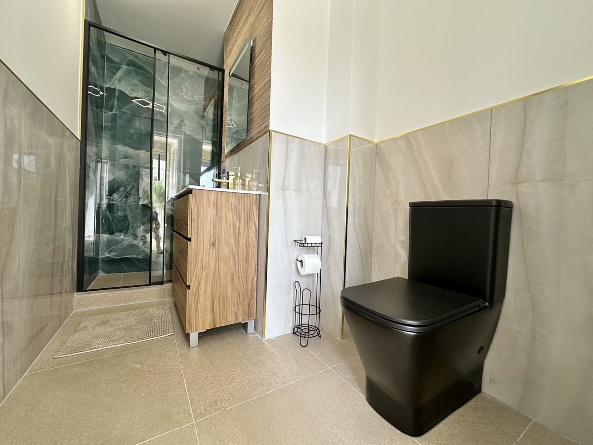 2 Bed Apartment for sale in Fuengirola Costa Del Sol, Málaga, Spain