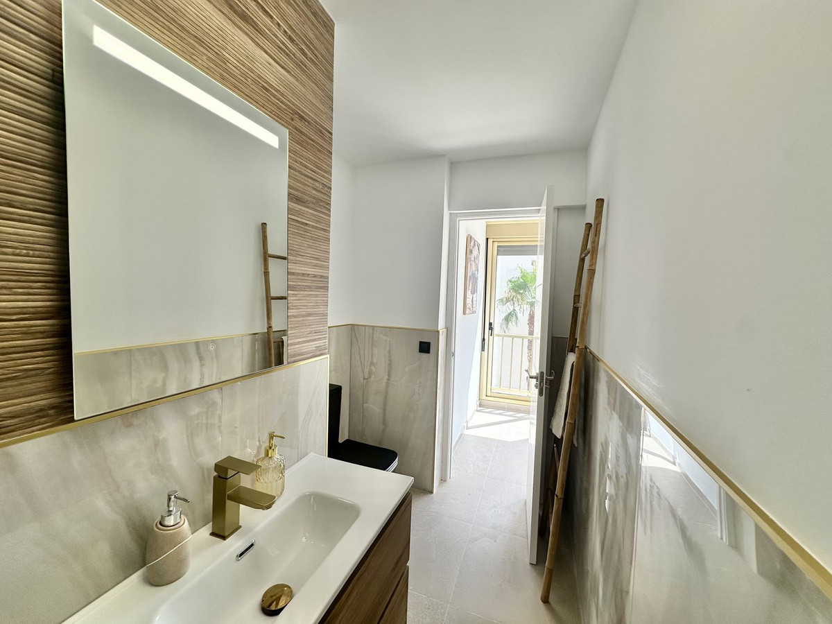 2 Bed Apartment for sale in Fuengirola Costa Del Sol, Málaga, Spain