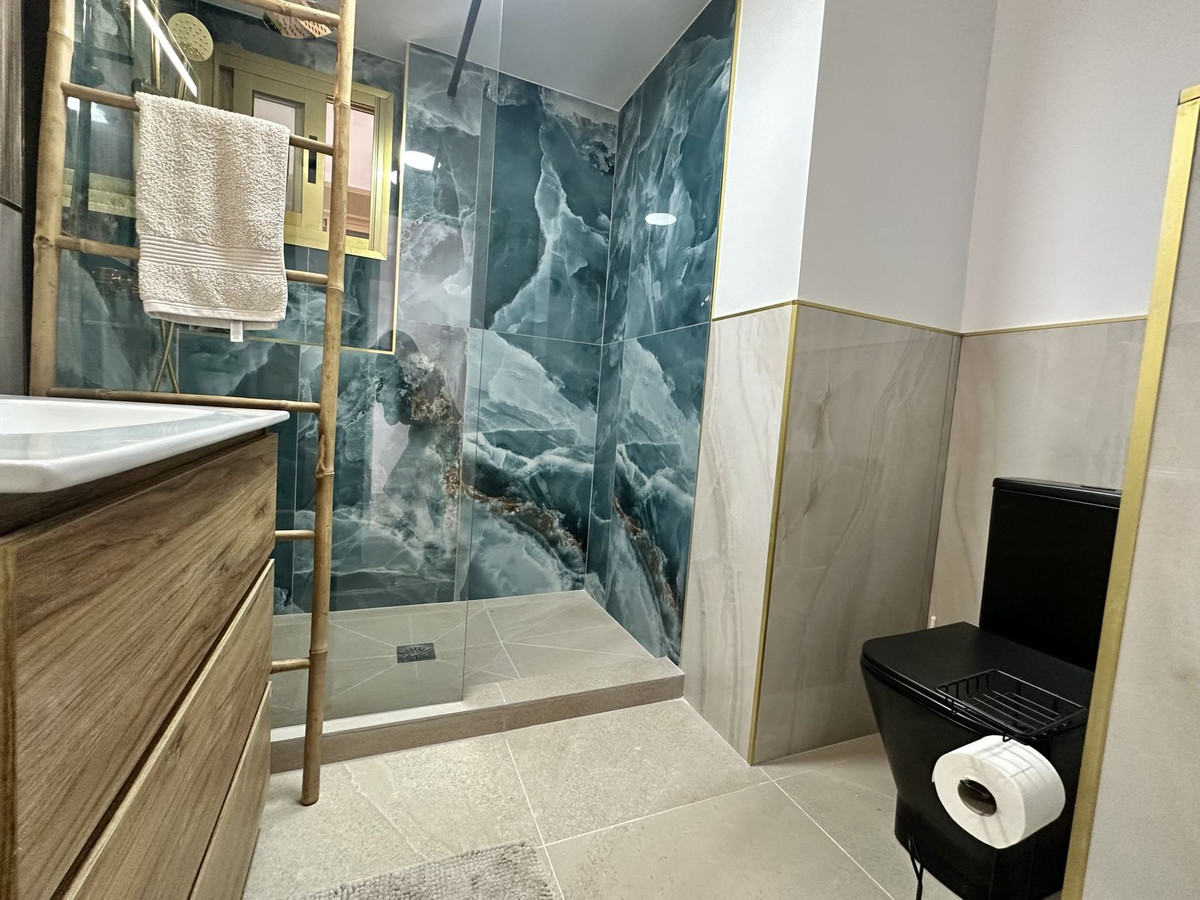 2 Bed Apartment for sale in Fuengirola Costa Del Sol, Málaga, Spain