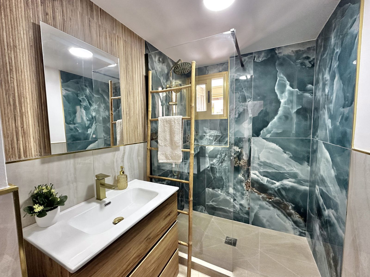 2 Bed Apartment for sale in Fuengirola Costa Del Sol, Málaga, Spain