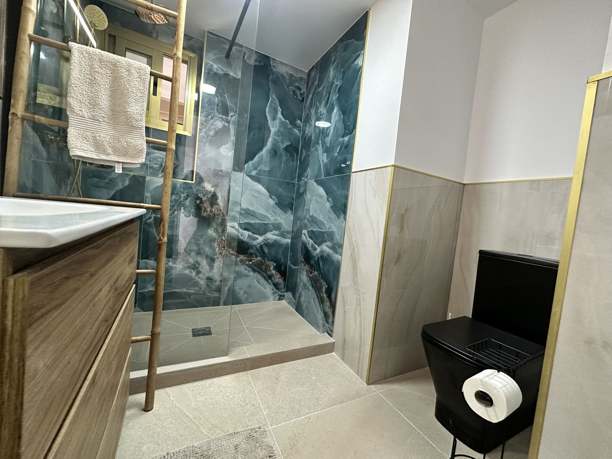 2 Bed Apartment for sale in Fuengirola Costa Del Sol, Málaga, Spain