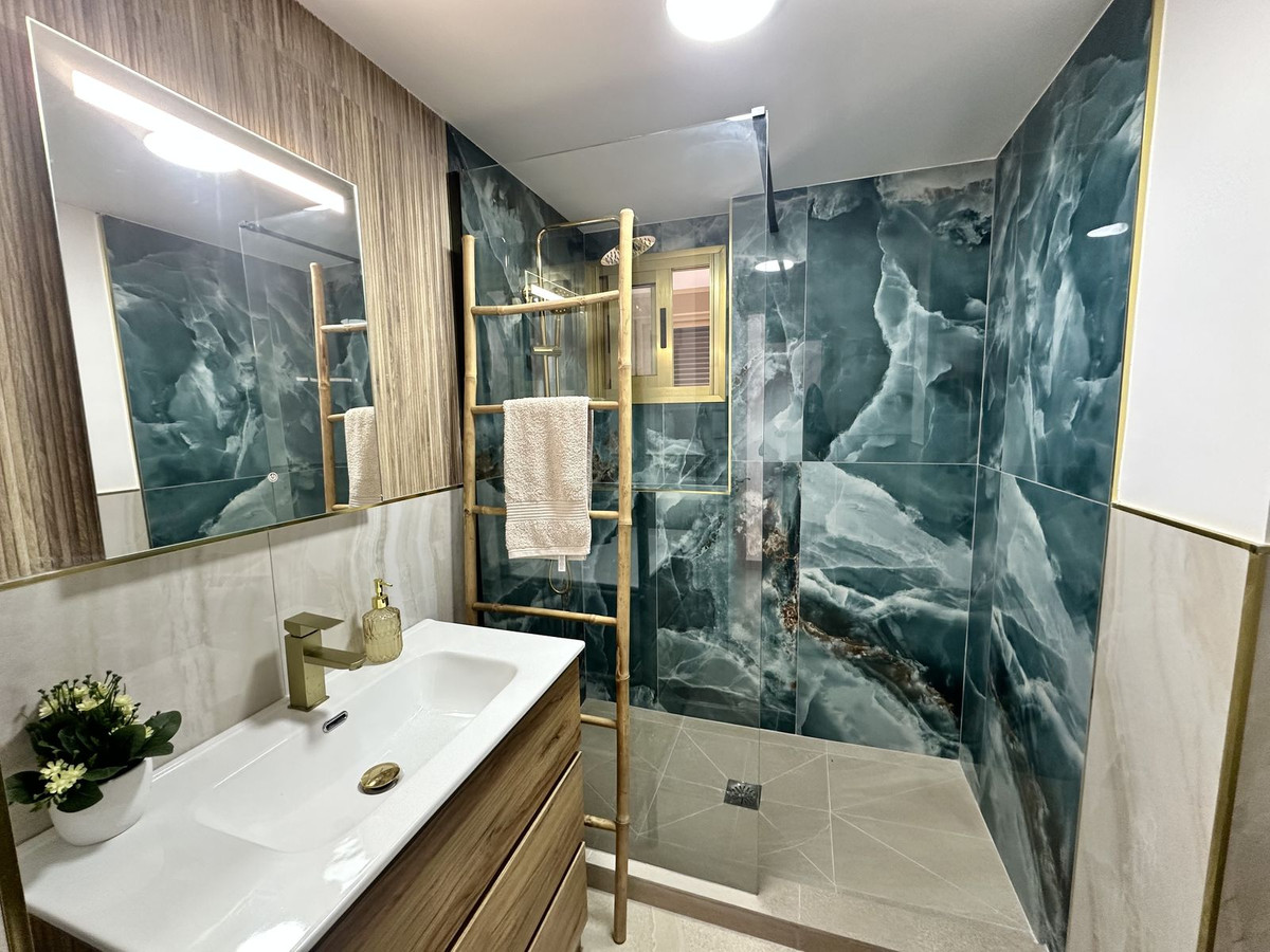 2 Bed Apartment for sale in Fuengirola Costa Del Sol, Málaga, Spain