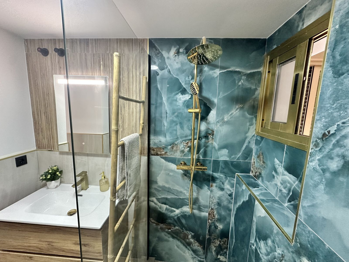 2 Bed Apartment for sale in Fuengirola Costa Del Sol, Málaga, Spain