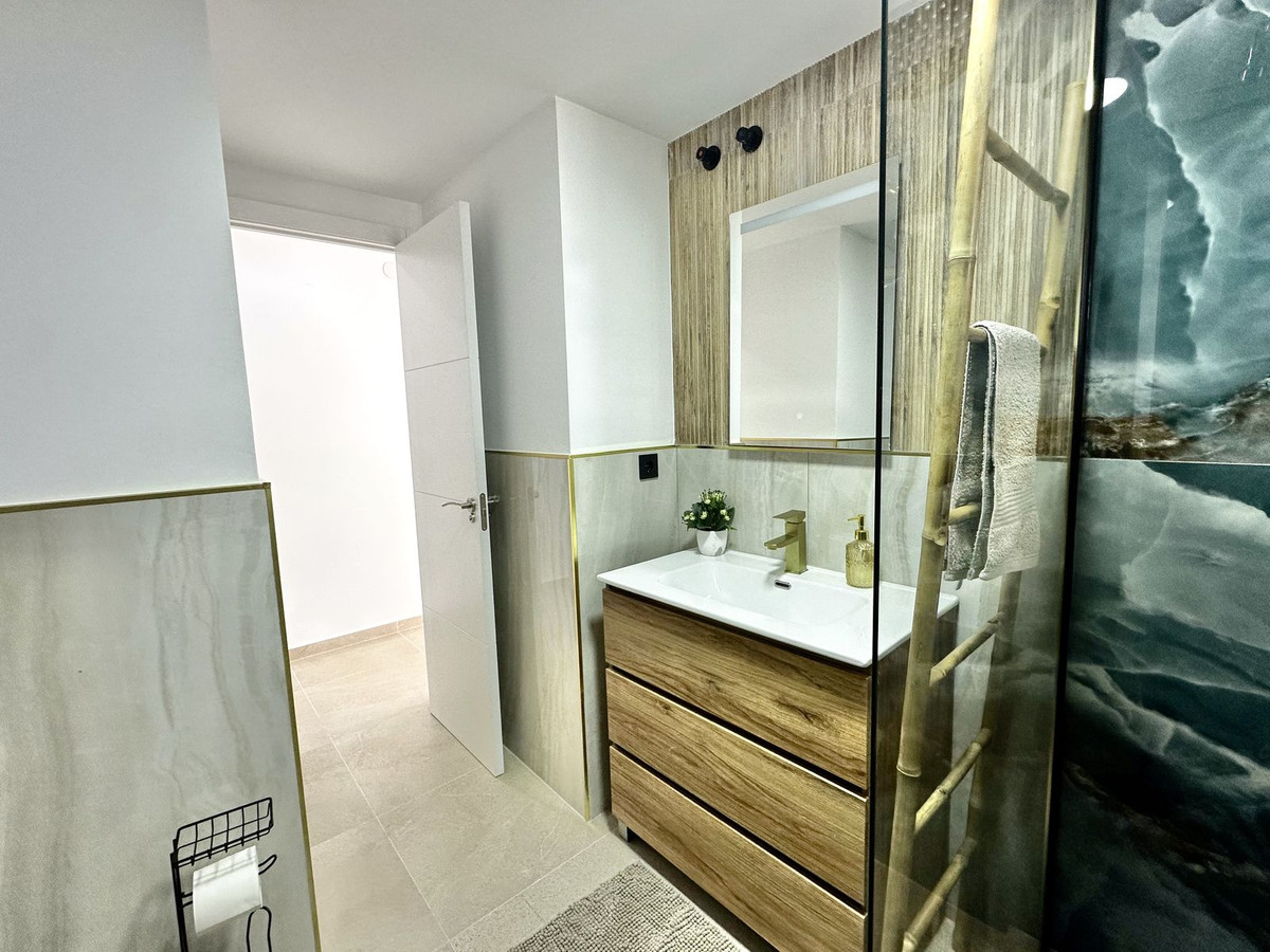 2 Bed Apartment for sale in Fuengirola Costa Del Sol, Málaga, Spain