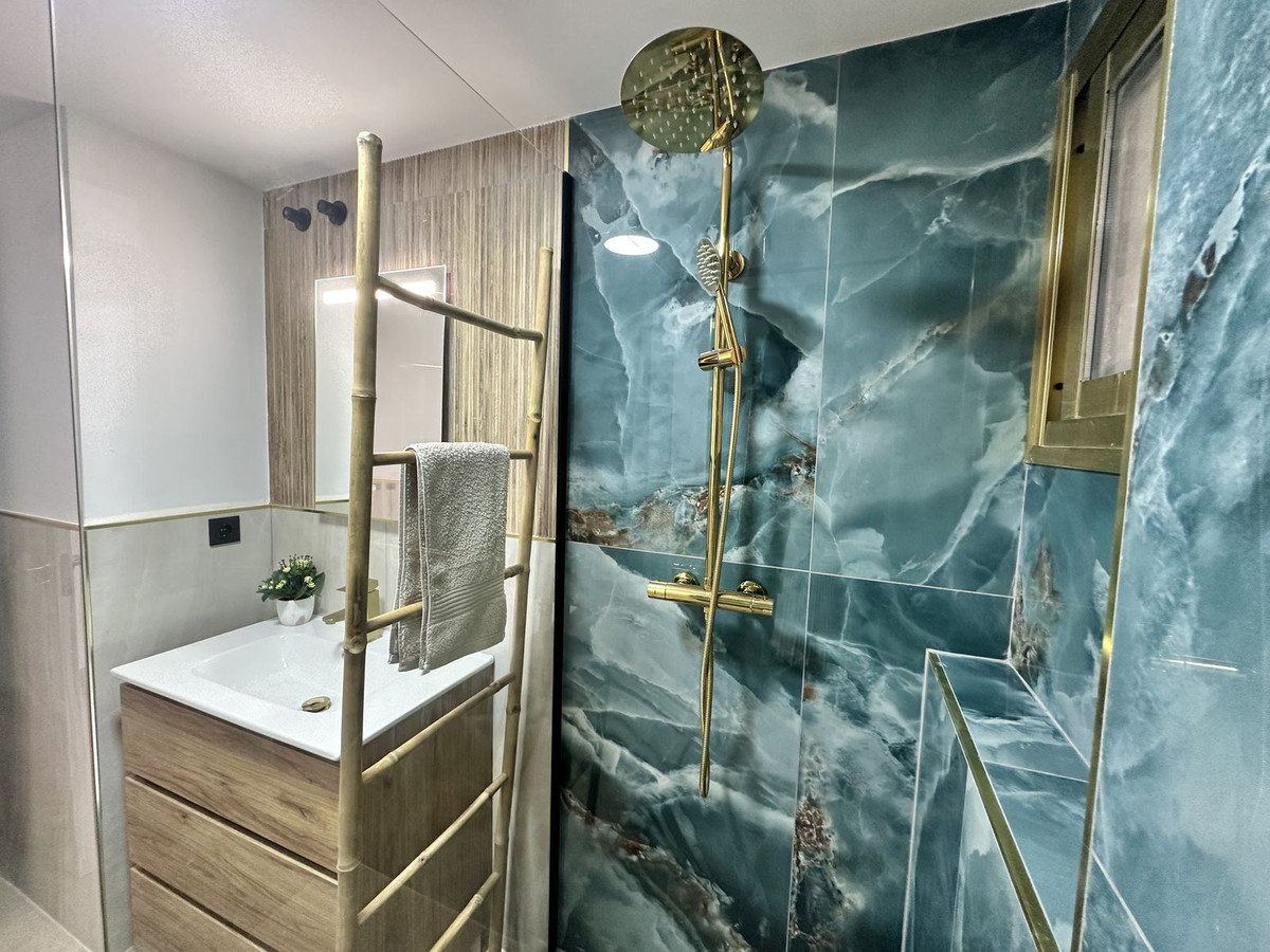 2 Bed Apartment for sale in Fuengirola Costa Del Sol, Málaga, Spain