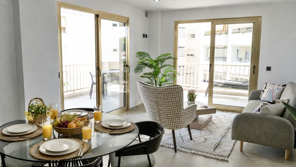 2 Bed Apartment for sale in Fuengirola Costa Del Sol, Málaga, Spain