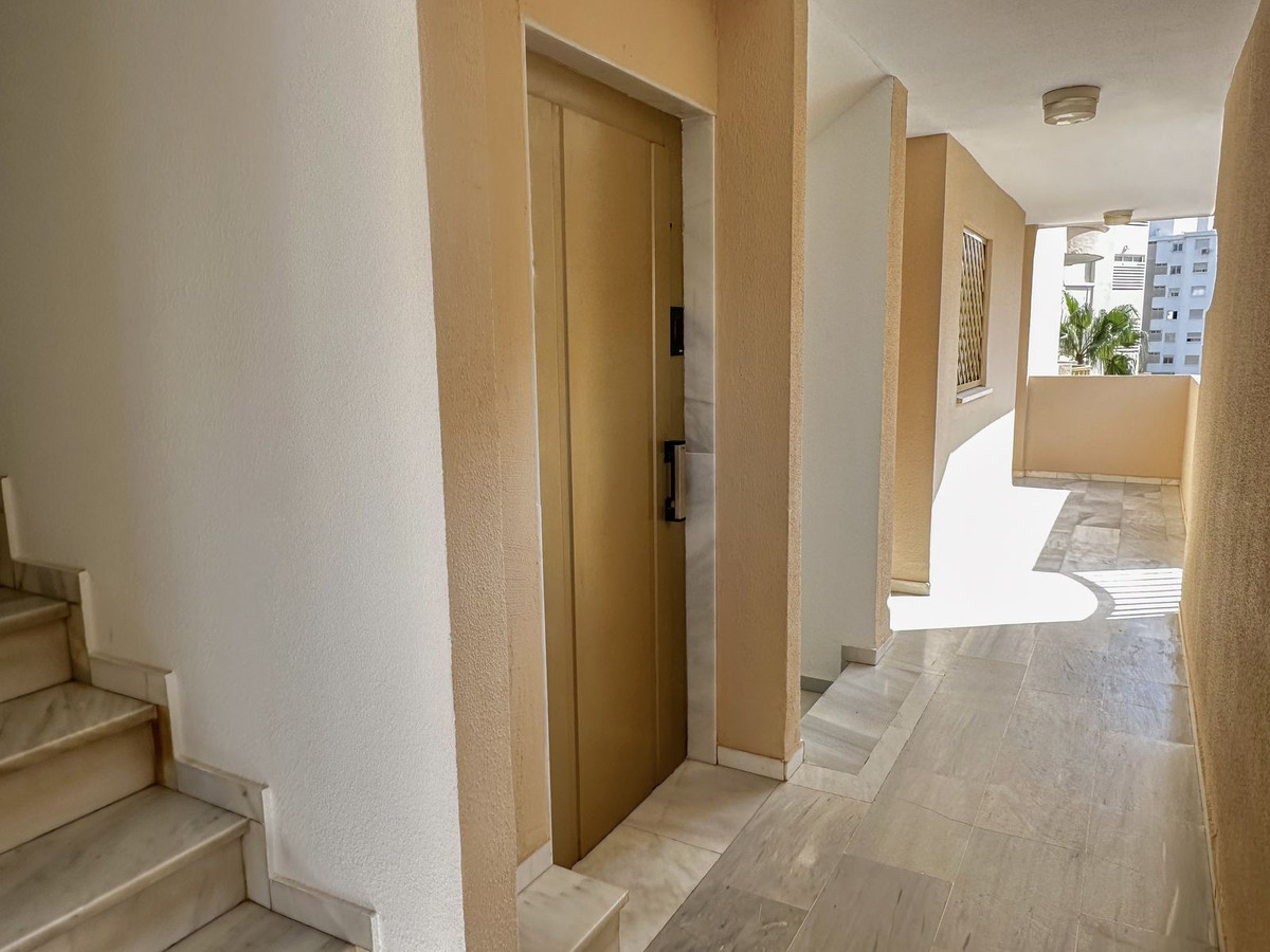 2 Bed Apartment for sale in Fuengirola Costa Del Sol, Málaga, Spain