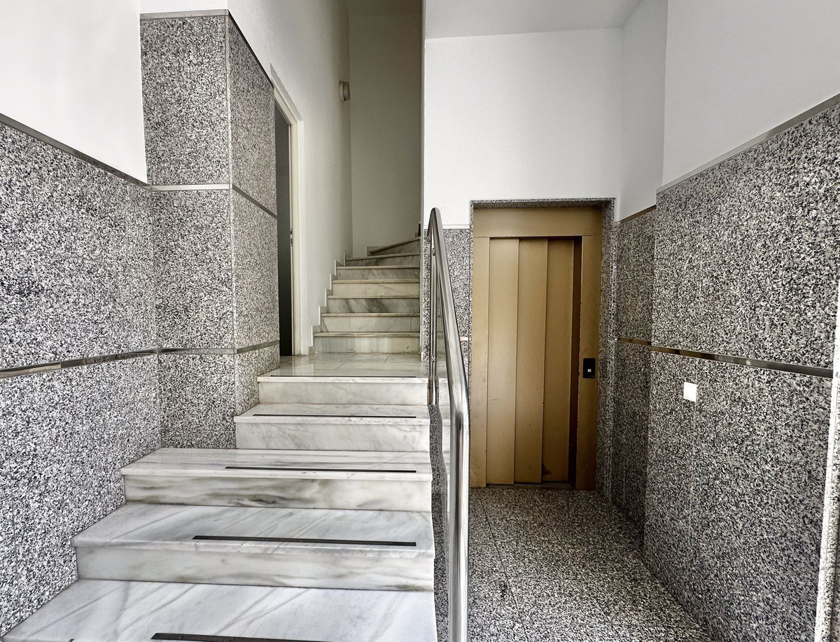 2 Bed Apartment for sale in Fuengirola Costa Del Sol, Málaga, Spain