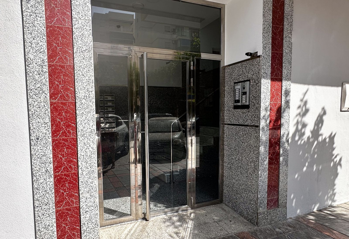 2 Bed Apartment for sale in Fuengirola Costa Del Sol, Málaga, Spain