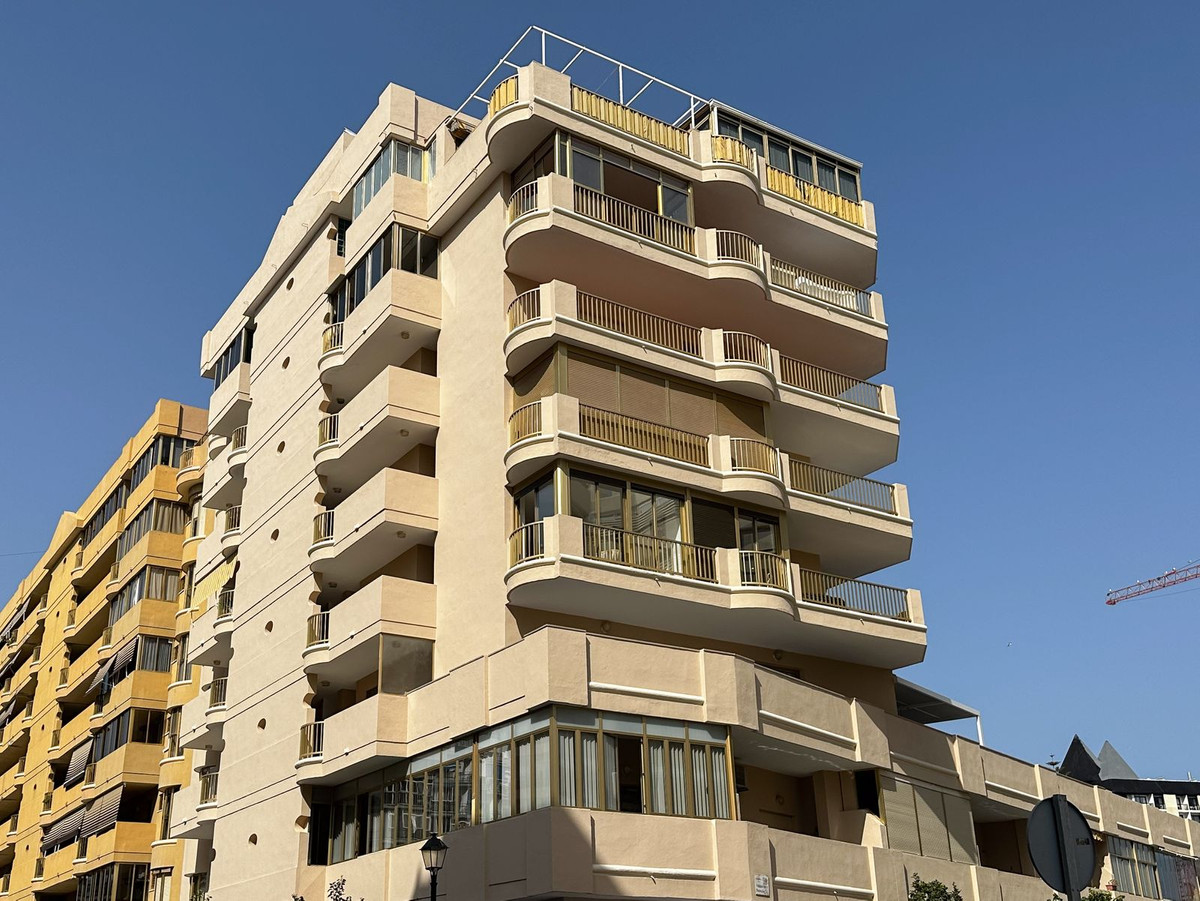 2 Bed Apartment for sale in Fuengirola Costa Del Sol, Málaga, Spain