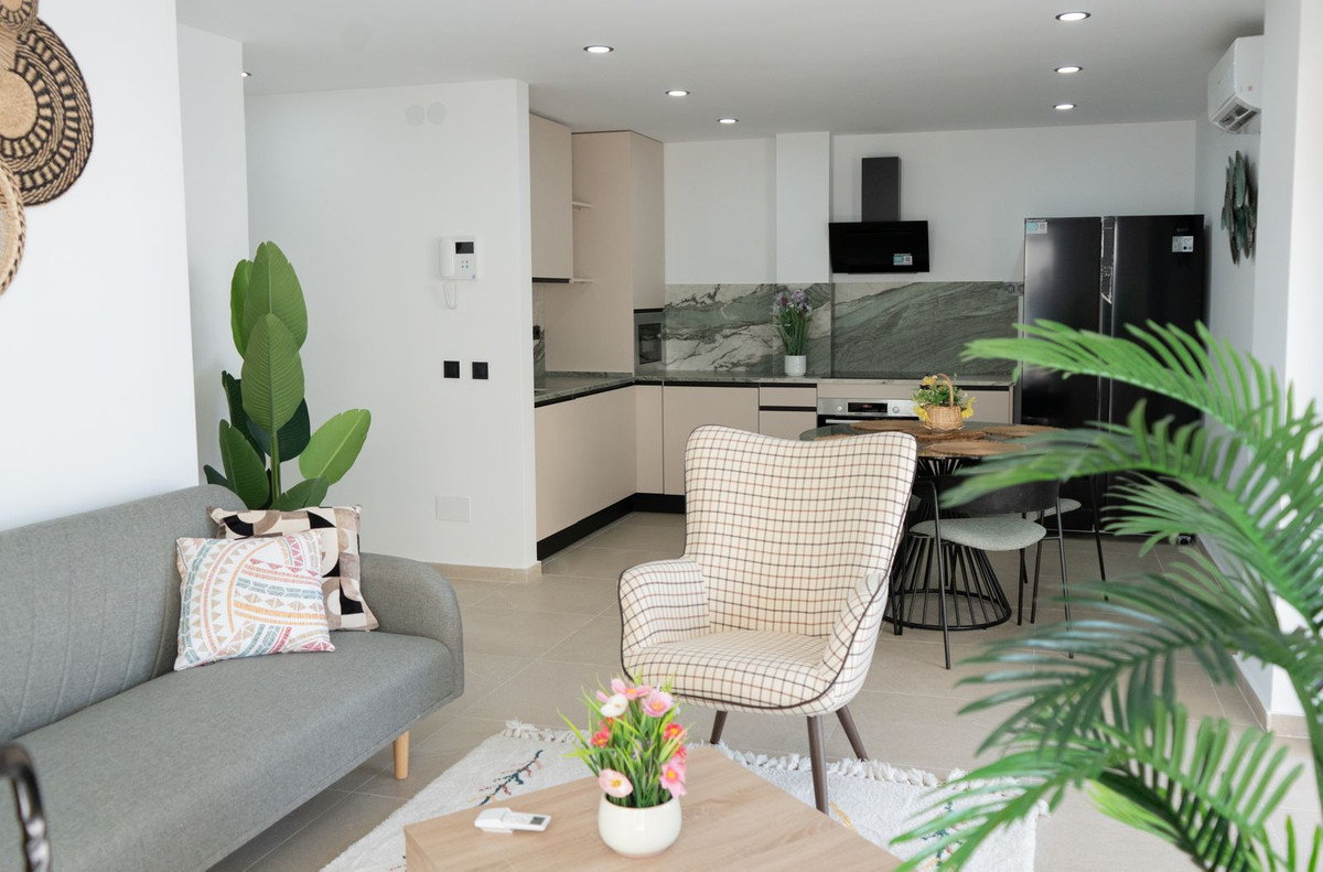2 Bed Apartment for sale in Fuengirola Costa Del Sol, Málaga, Spain