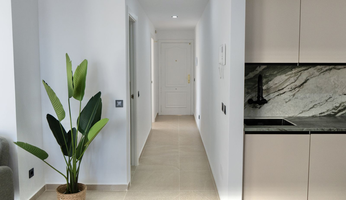 2 Bed Apartment for sale in Fuengirola Costa Del Sol, Málaga, Spain
