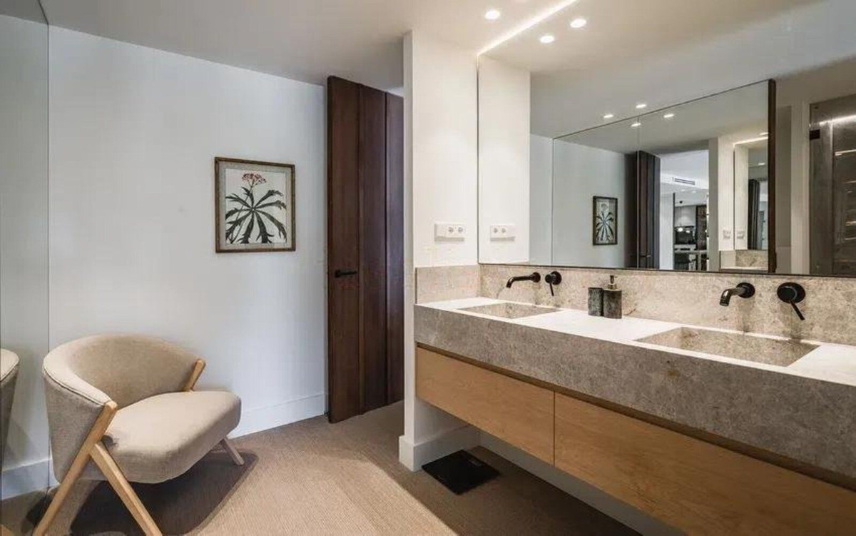 3 Bed Apartment for sale in The Golden Mile Costa Del Sol, Málaga, Spain