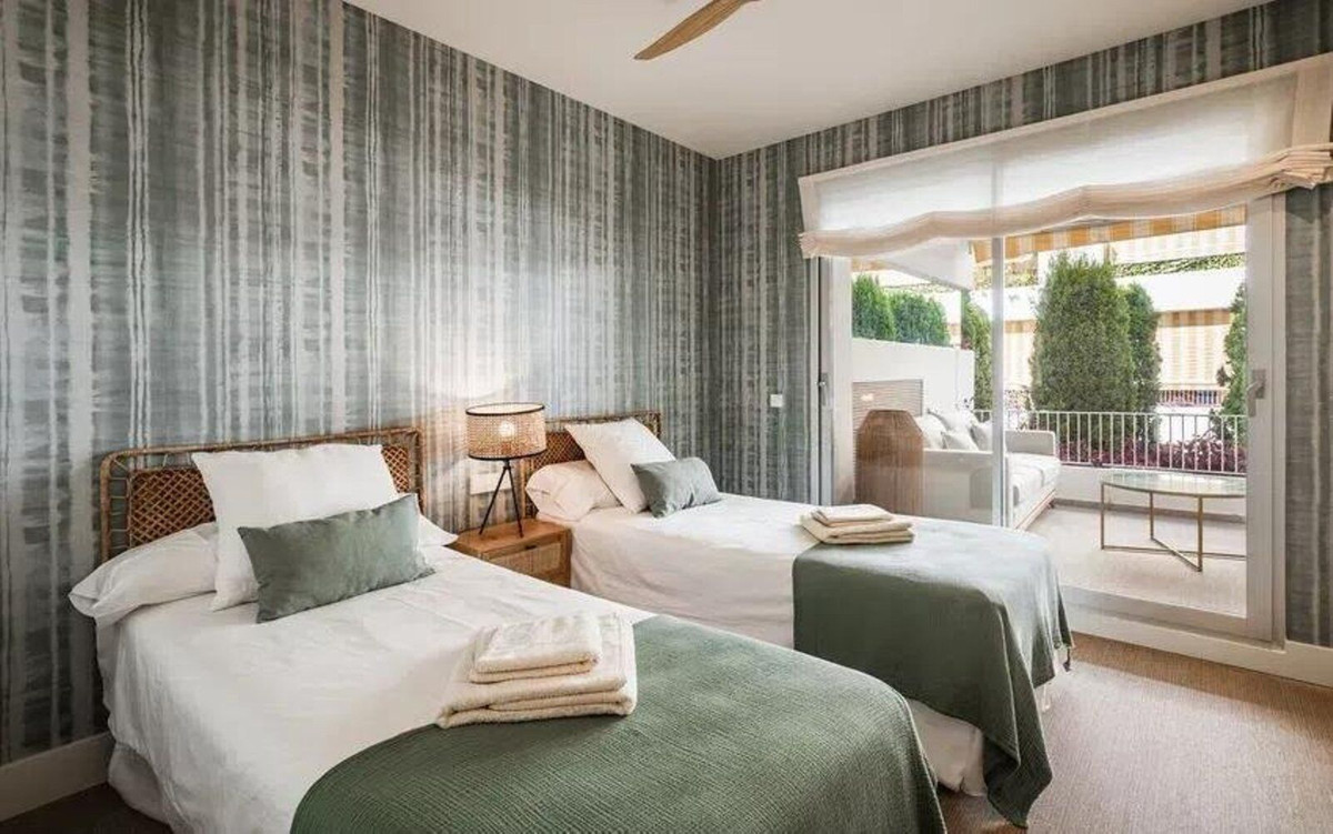 3 Bed Apartment for sale in The Golden Mile Costa Del Sol, Málaga, Spain