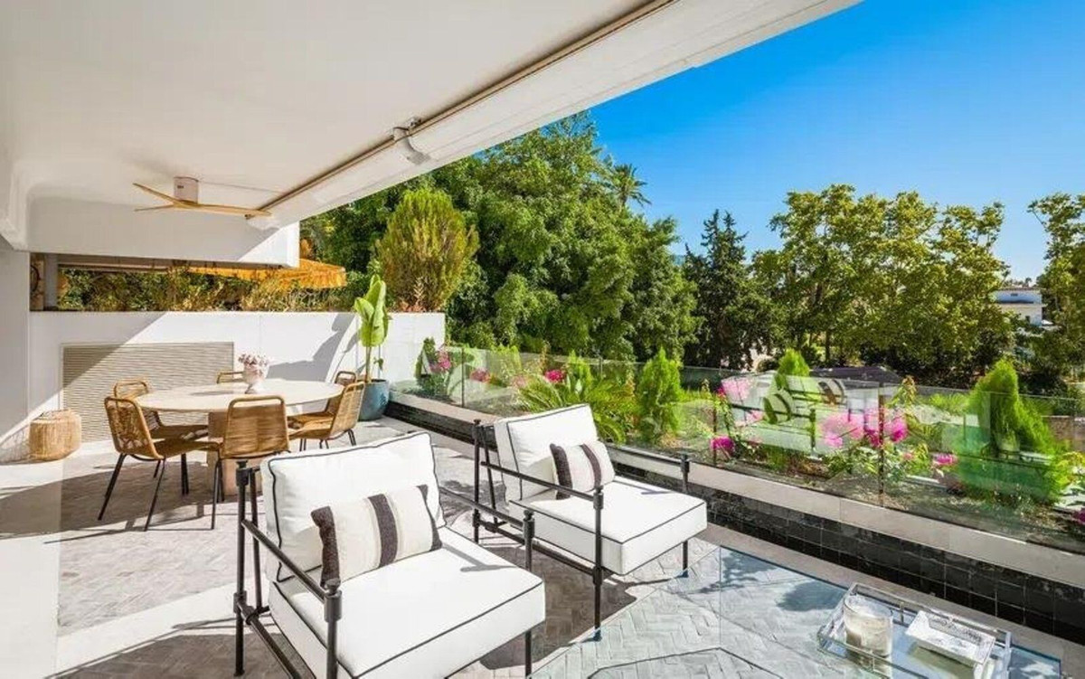 3 Bed Apartment for sale in The Golden Mile Costa Del Sol, Málaga, Spain