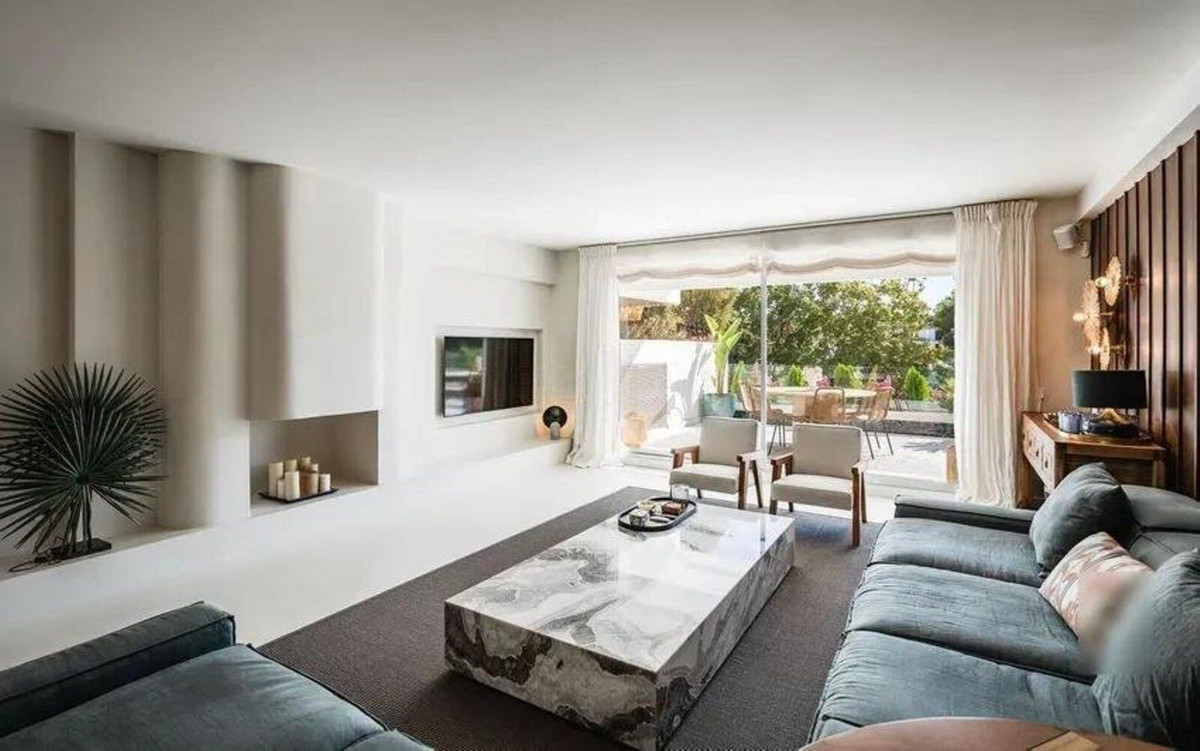 3 Bed Apartment for sale in The Golden Mile Costa Del Sol, Málaga, Spain