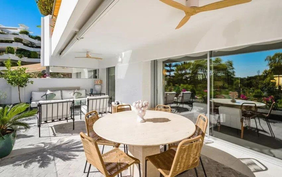 3 Bed Apartment for sale in The Golden Mile Costa Del Sol, Málaga, Spain