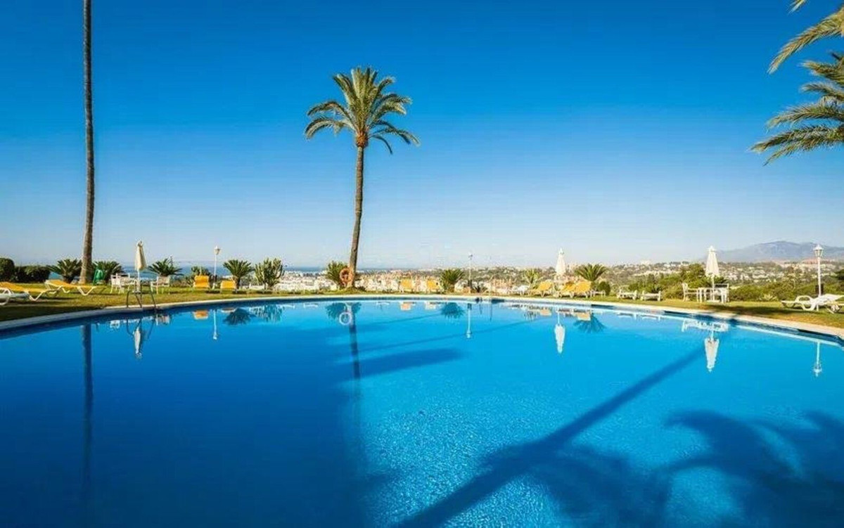 3 Bed Apartment for sale in The Golden Mile Costa Del Sol, Málaga, Spain