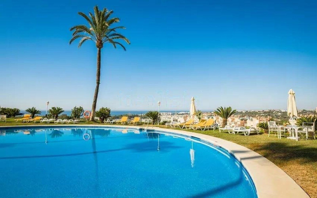 3 Bed Apartment for sale in The Golden Mile Costa Del Sol, Málaga, Spain