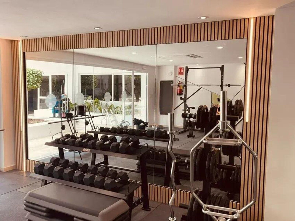 3 Bed Apartment for sale in The Golden Mile Costa Del Sol, Málaga, Spain