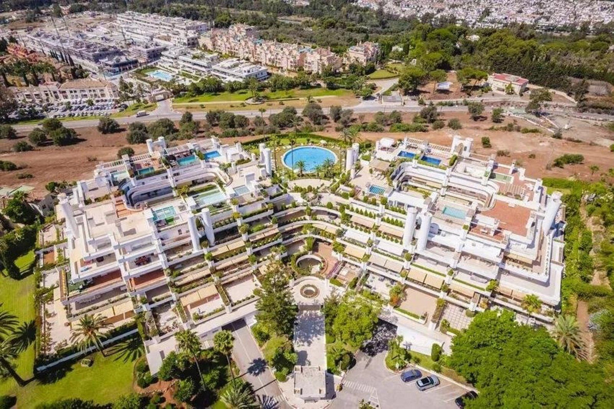 3 Bed Apartment for sale in The Golden Mile Costa Del Sol, Málaga, Spain