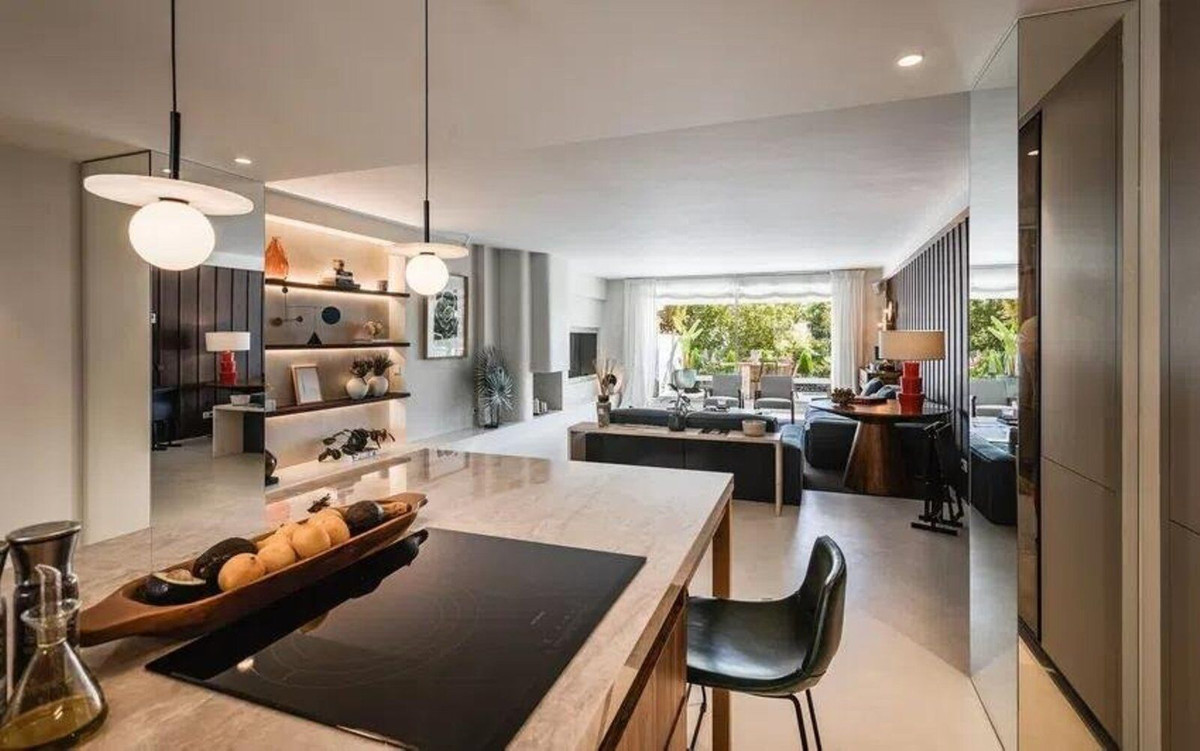 3 Bed Apartment for sale in The Golden Mile Costa Del Sol, Málaga, Spain