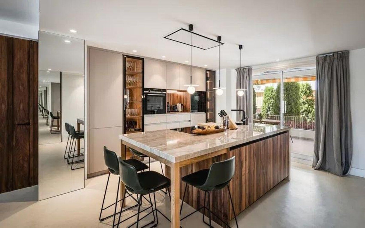 3 Bed Apartment for sale in The Golden Mile Costa Del Sol, Málaga, Spain
