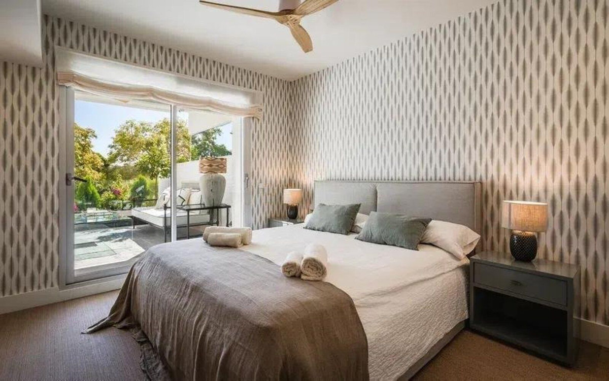 3 Bed Apartment for sale in The Golden Mile Costa Del Sol, Málaga, Spain