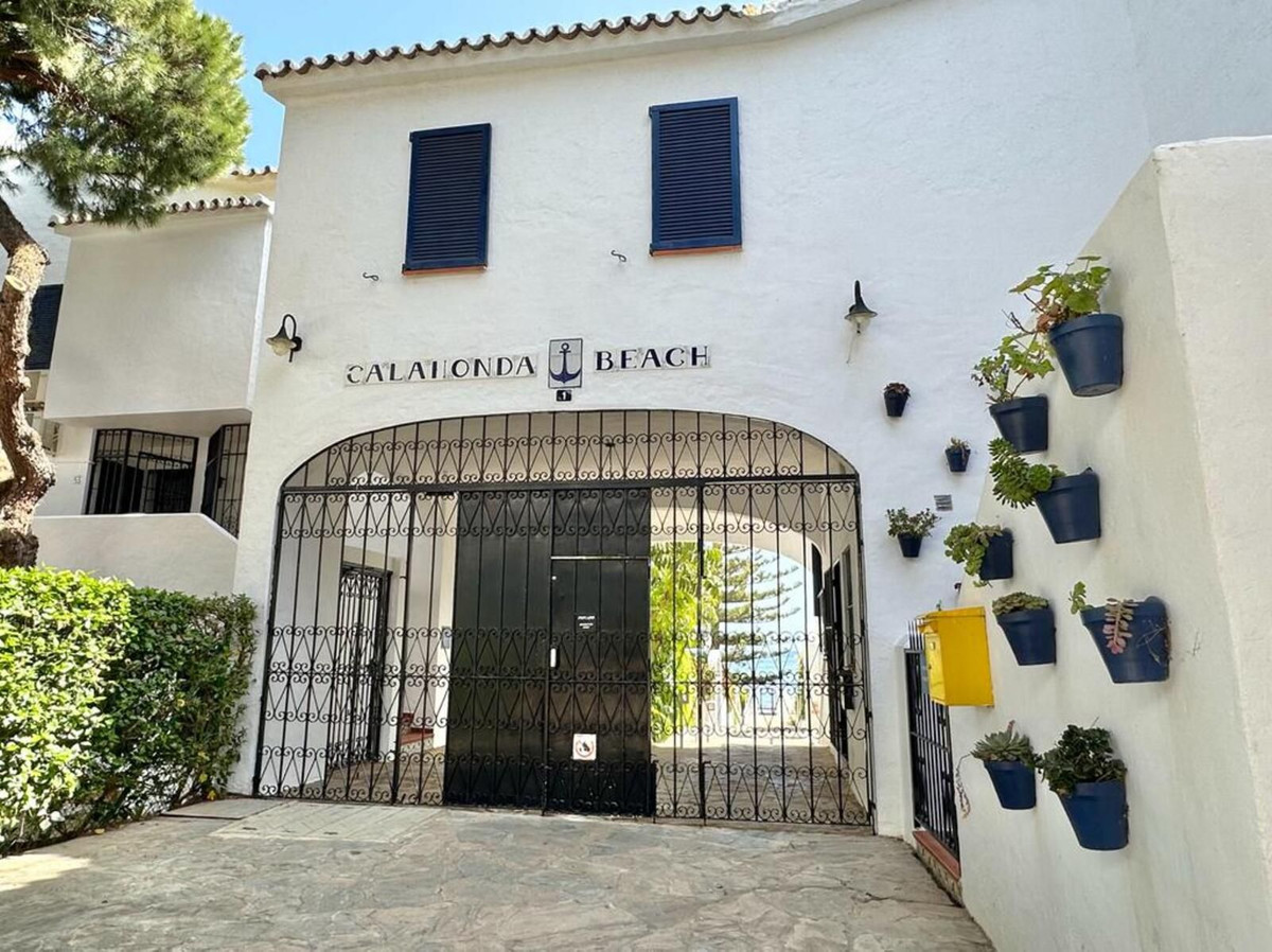 3 Bed Apartment for sale in Calahonda Costa Del Sol, Málaga, Spain