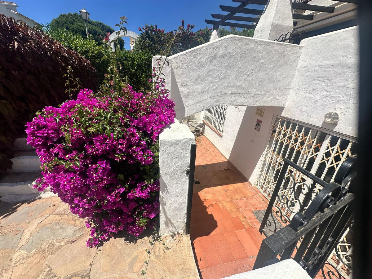 3 Bed Apartment for sale in Calahonda Costa Del Sol, Málaga, Spain