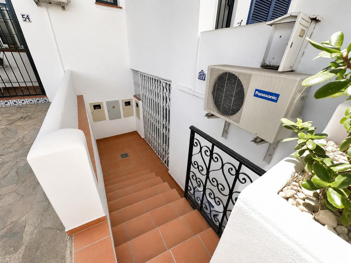 3 Bed Apartment for sale in Calahonda Costa Del Sol, Málaga, Spain