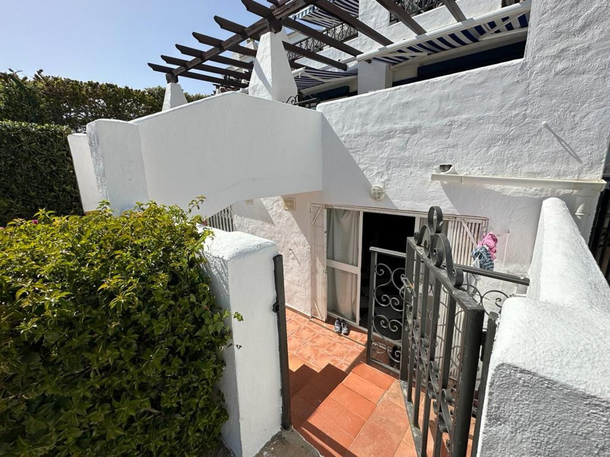3 Bed Apartment for sale in Calahonda Costa Del Sol, Málaga, Spain