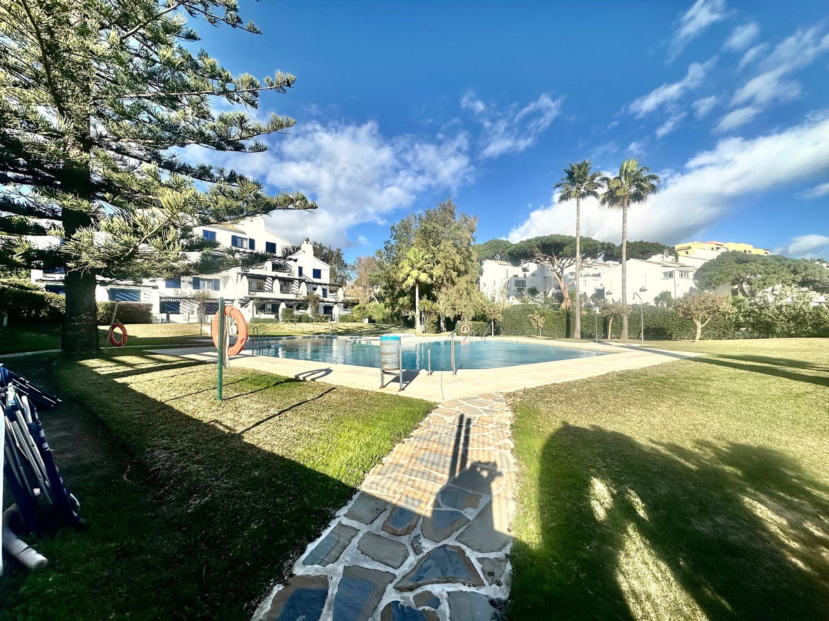 3 Bed Apartment for sale in Calahonda Costa Del Sol, Málaga, Spain