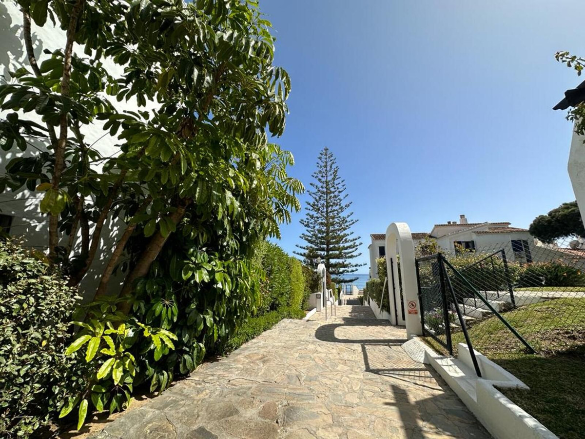 3 Bed Apartment for sale in Calahonda Costa Del Sol, Málaga, Spain