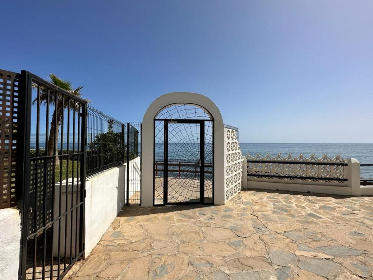 3 Bed Apartment for sale in Calahonda Costa Del Sol, Málaga, Spain