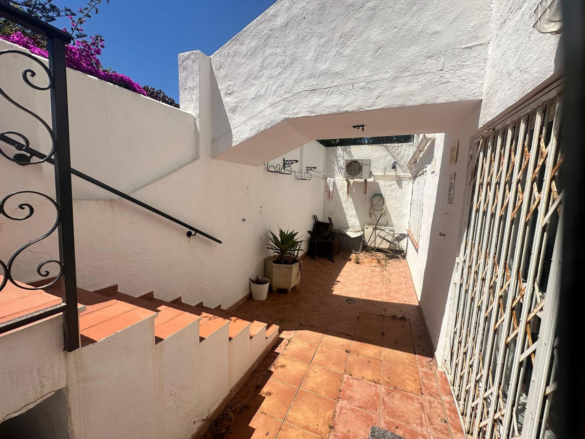 3 Bed Apartment for sale in Calahonda Costa Del Sol, Málaga, Spain