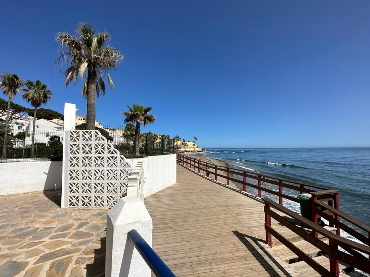 3 Bed Apartment for sale in Calahonda Costa Del Sol, Málaga, Spain
