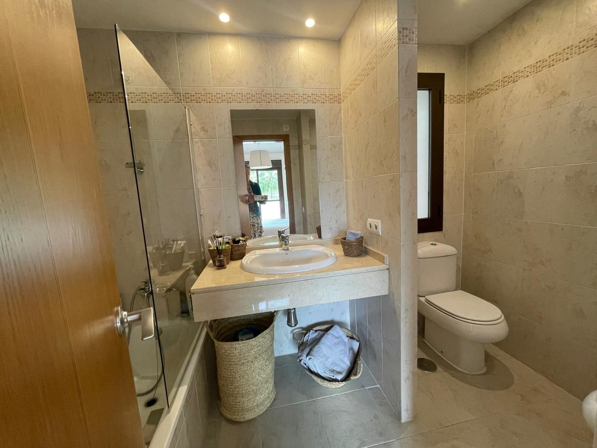 Se vende Apartamento Planta Media de 2 dormitorios en Costa Del Sol, Málaga, España
