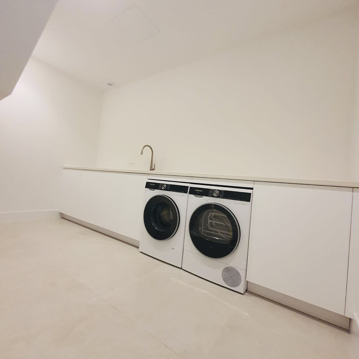 5 Bed Townhouse for sale in Nueva Andalucía Costa Del Sol, Málaga, Spain