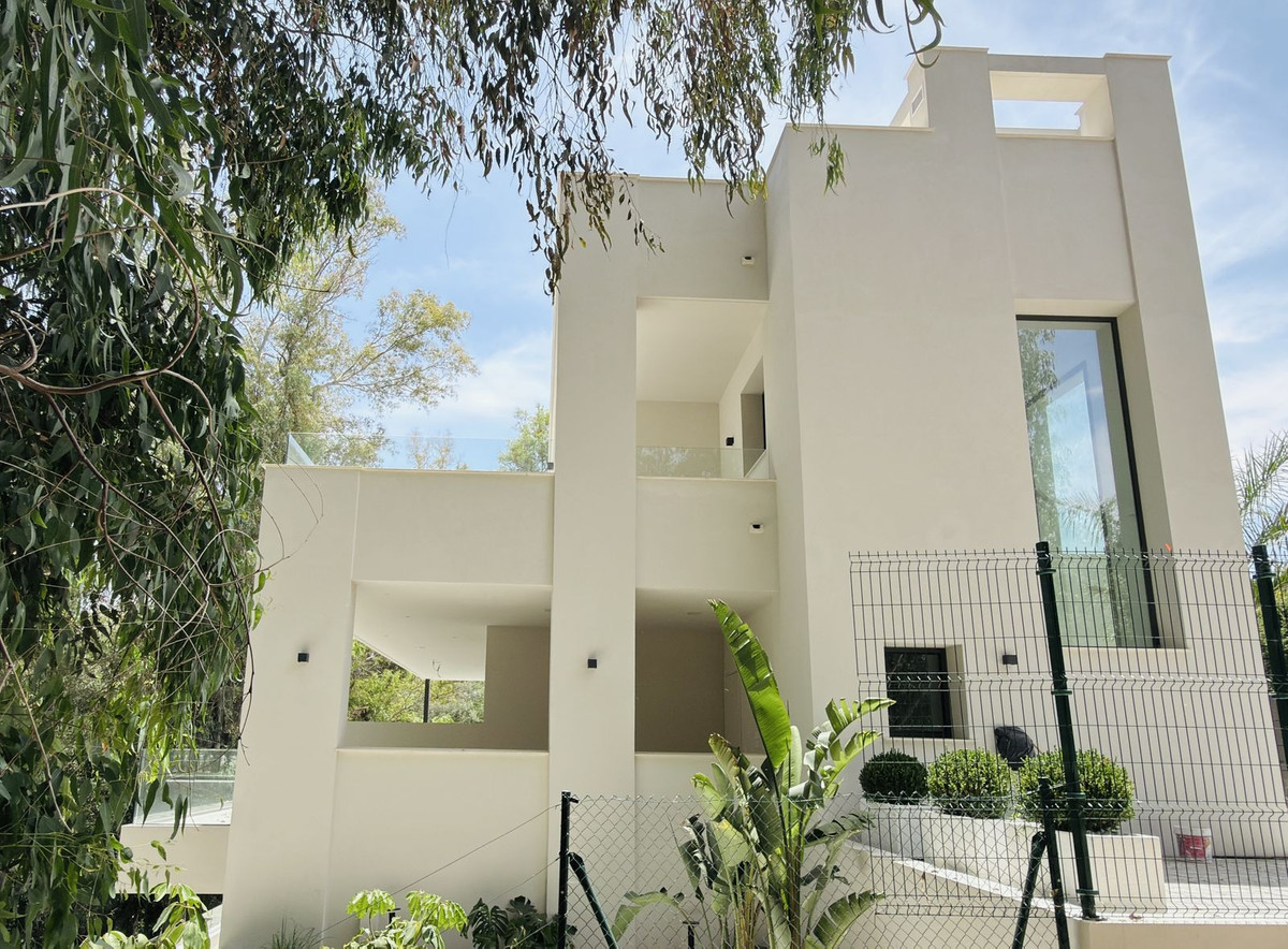 5 Bed Townhouse for sale in Nueva Andalucía Costa Del Sol, Málaga, Spain